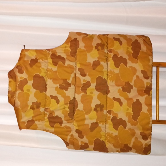 Free Assembly Women's Oversized Puffer Vest XXL Camouflaged Brown Pink interior - Picture 5 of 12